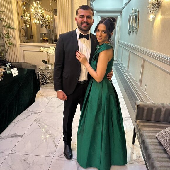 WORN ONLY ONCE FOR TWO HOURS. Green satin bow dress - Picture 2 of 4